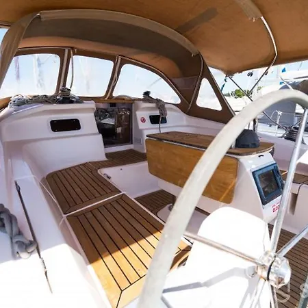 Impression Sailing Yacht Botel